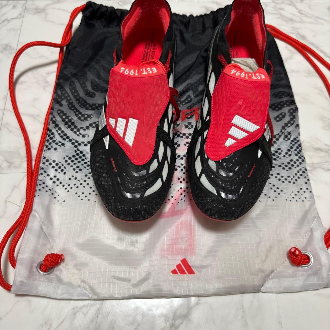 adidas Predator スパイク ブラック/レッド