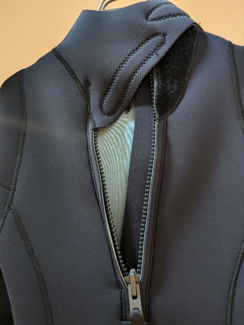 bintaroページ　【美品】Hurley ウェットスーツ　3mm　M
