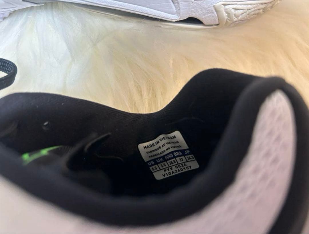 【smil.comさん専用】Mizuno バレーボールシューズ　24.5㌢　新品