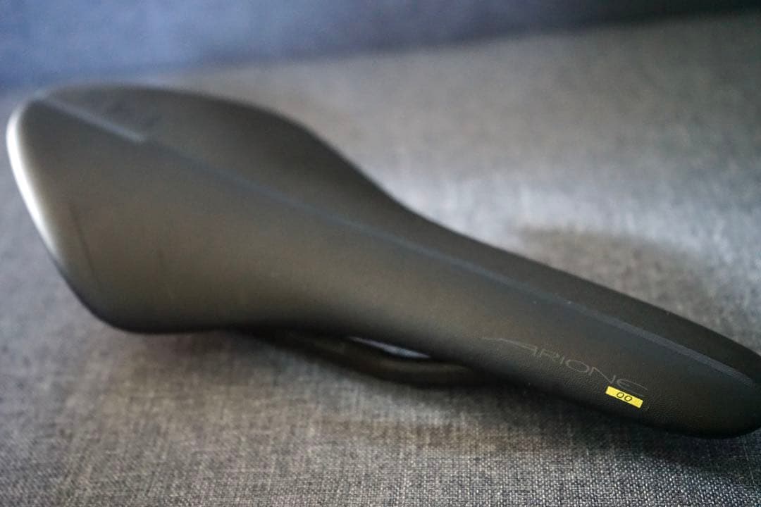 fizik Arione 00 カーボンレール　サドル　フィジーク