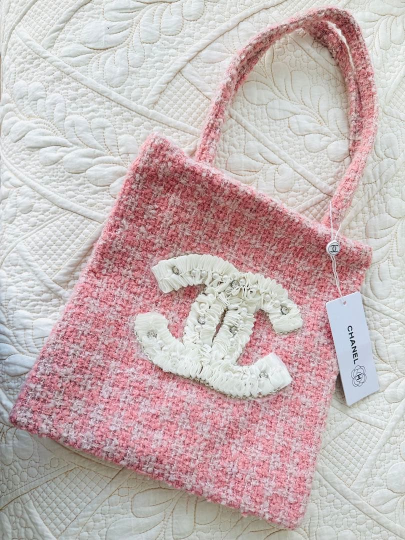 CHANEL ピンク色　フリル　ビジュー付きピンク白ツイードトートバッグ