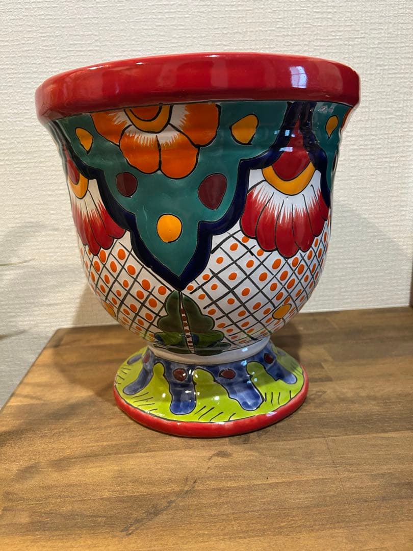 メキシコ、グアナファト焼、カラフルな植木鉢