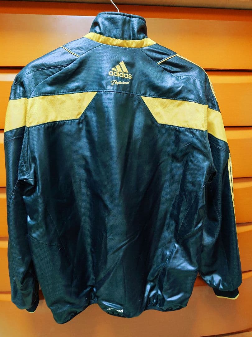 adidas ハーフジップ ウインドブレーカーLサイズ ブラック／ ゴールド