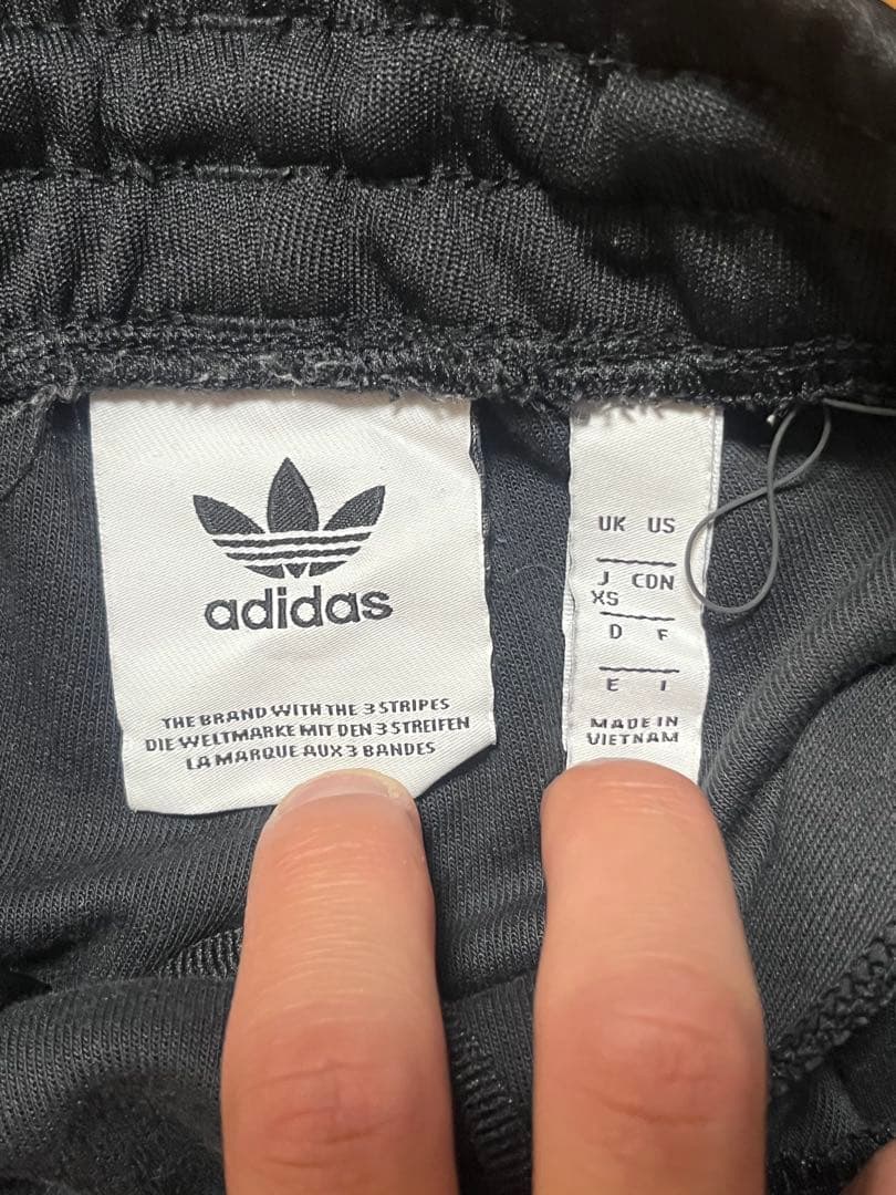 adidas originals ストライプジャージ セットアップ　ブラック
