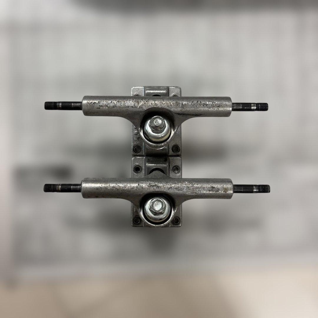 MFG トラック シルバー 金属