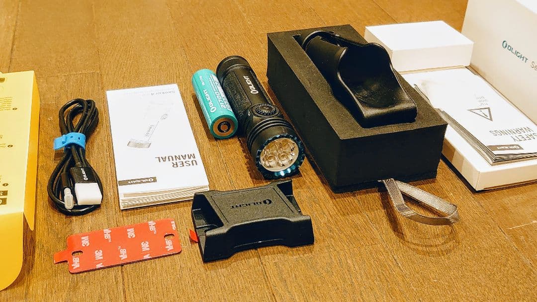 OLIGHT Seeker4 Pro LED NW4600ルーメン横型ホルスター