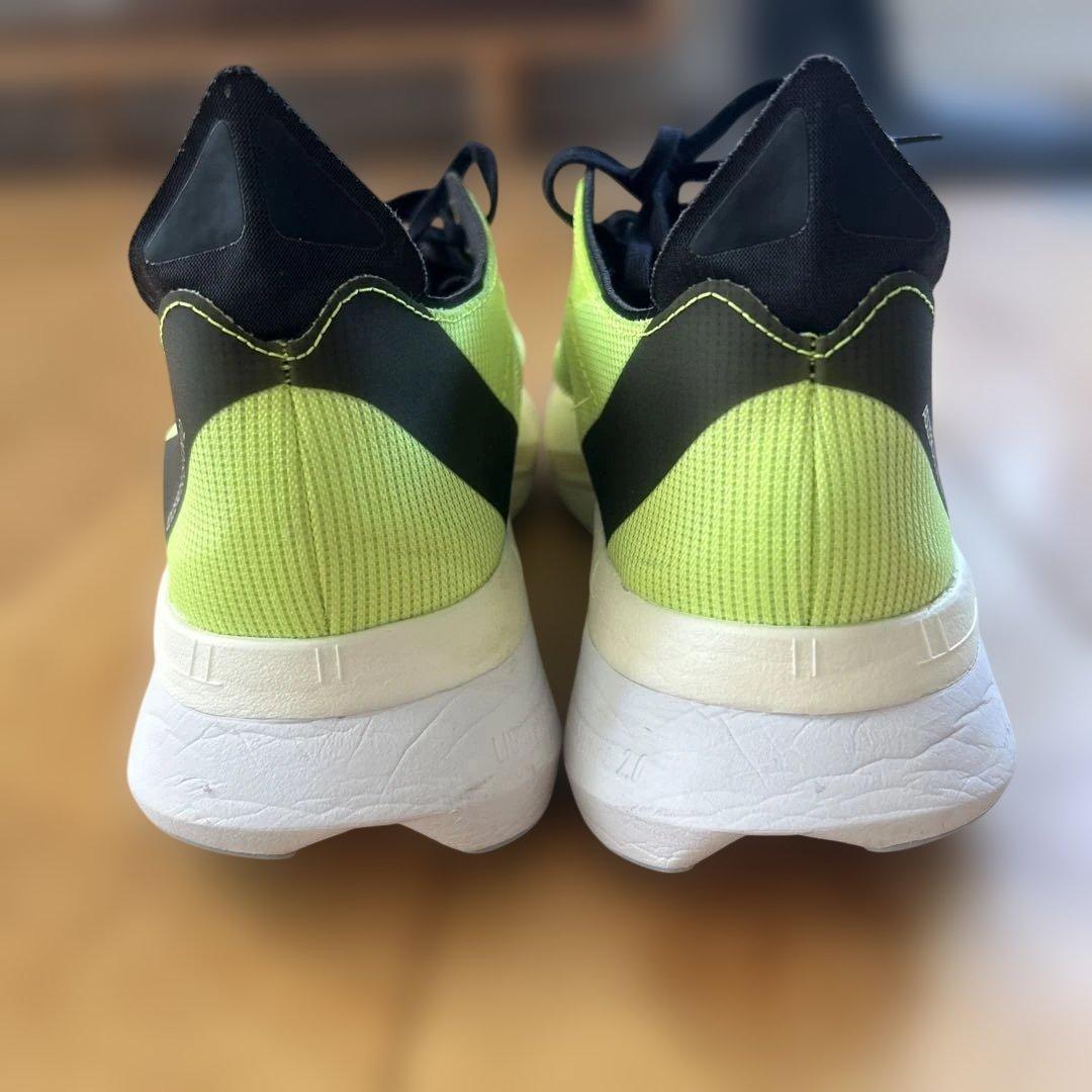 28CM。ADIZERO BOSTON 12 ランニングシューズ 蛍光イエロー