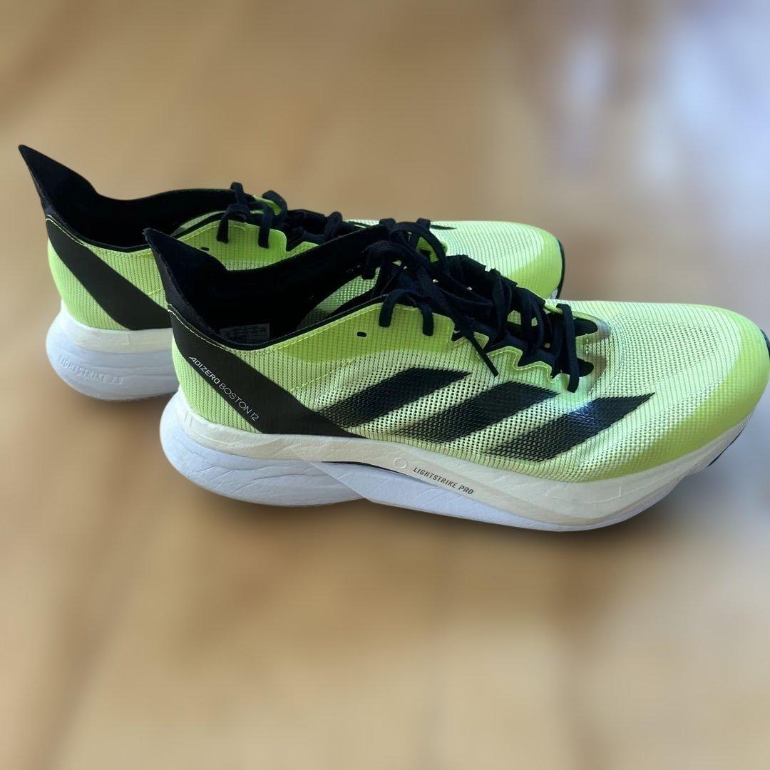 28CM。ADIZERO BOSTON 12 ランニングシューズ 蛍光イエロー