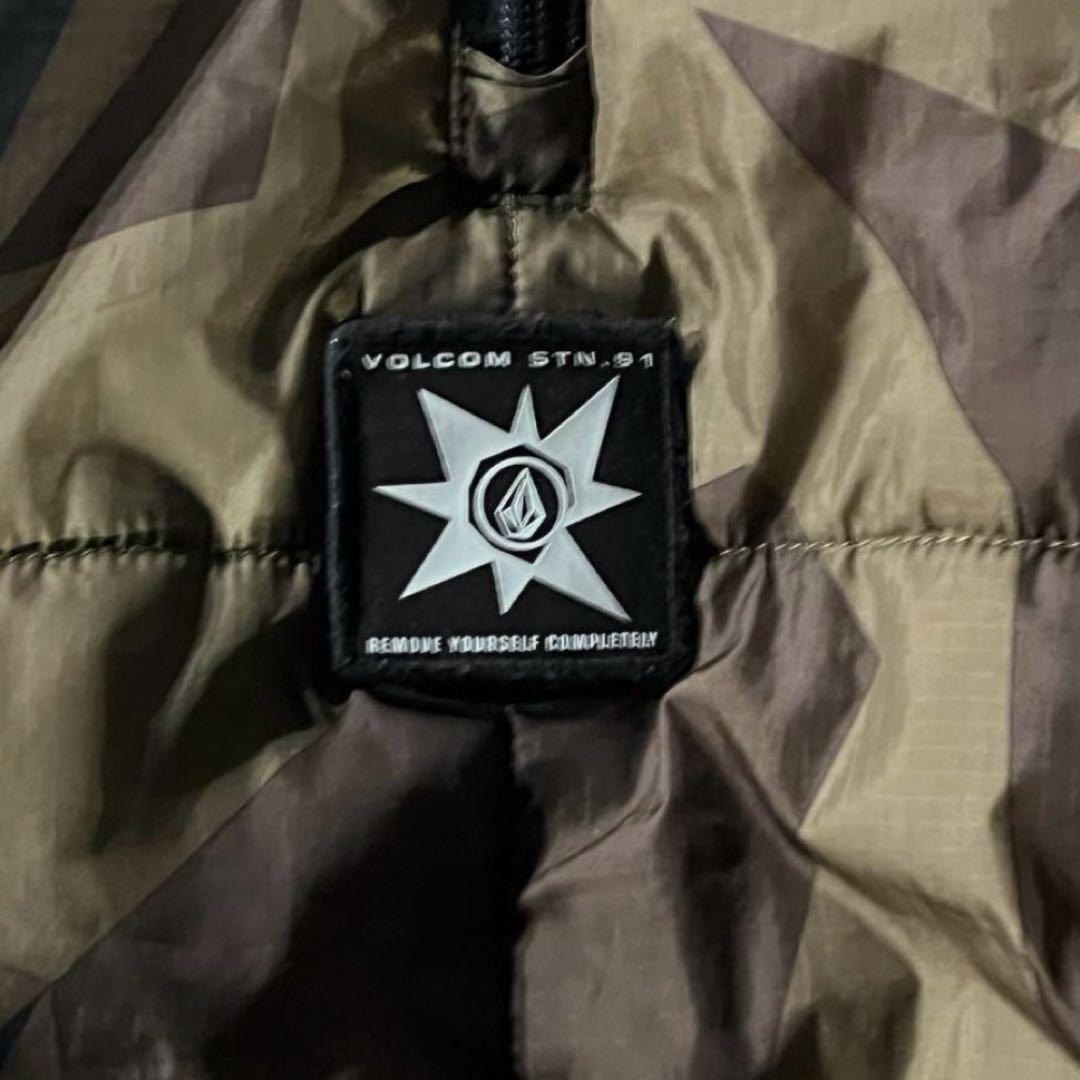 VOLCOM 2019年秋冬物　迷彩　アノラックダウン　人気　Mサイズ
