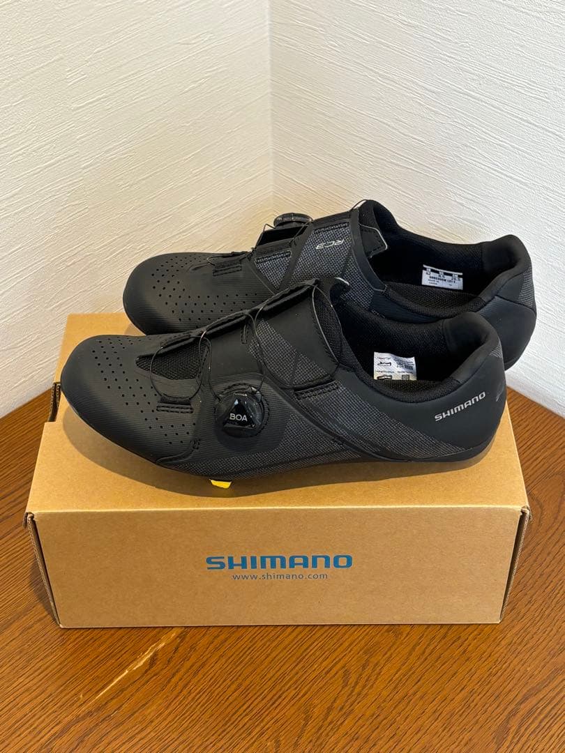 シマノ　RC3　SH-RC300　サイズ42（26.5センチ）クリート付き