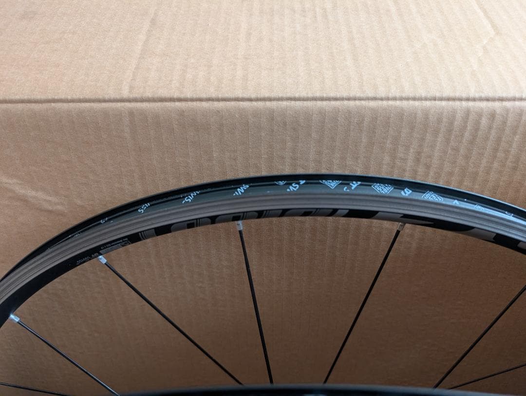 DT SWISS RR21 DiCUT アルミホイール (チューブレスレディ)