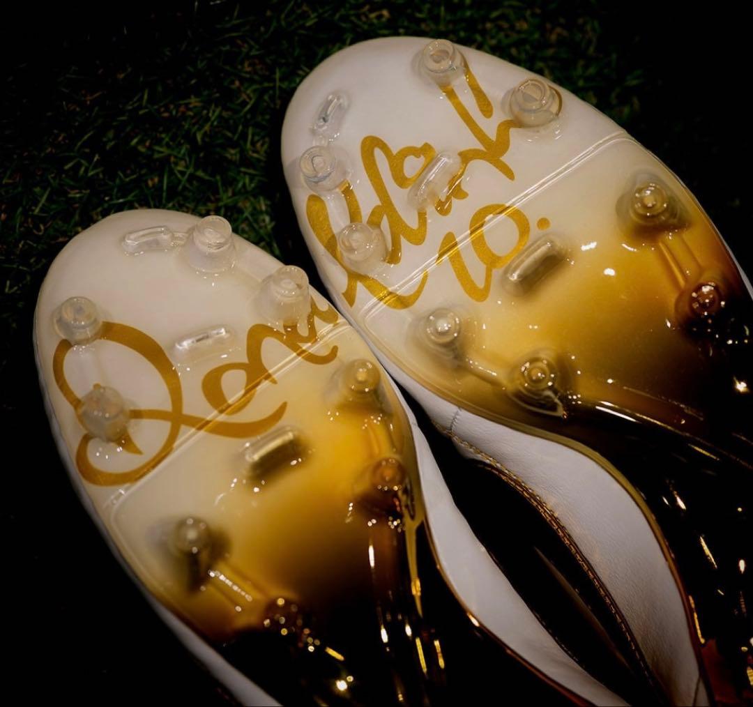Nike Ronaldinho 10 サッカーシューズ