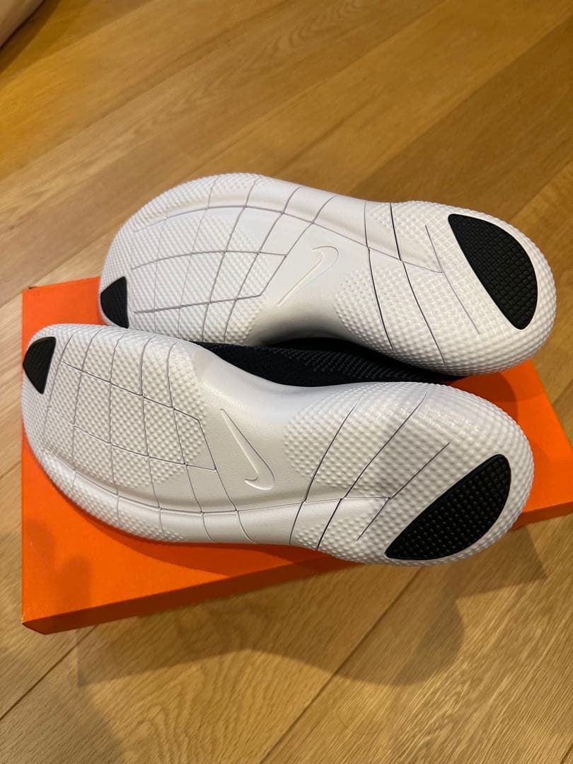 新品未使用 Nike Free 2025 ランニングシューズ　ブラック/ホワイト