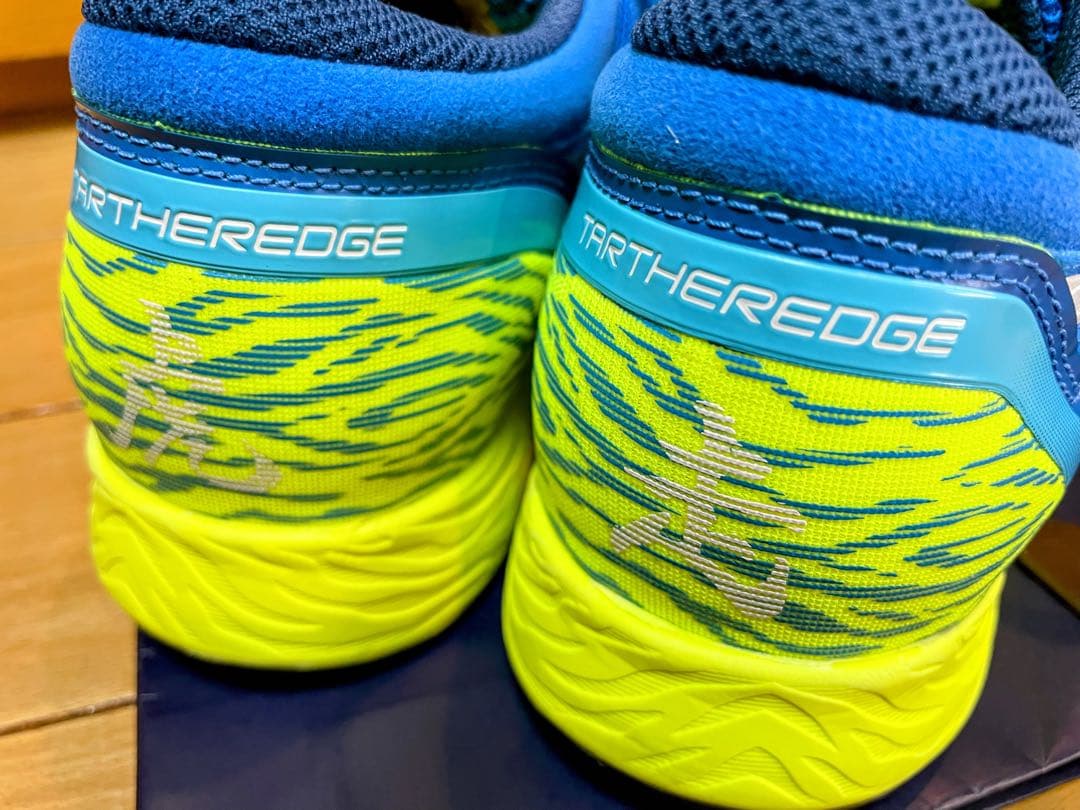 最終値下美品アシックスTARTHEREDGE25ランニングシューズ軽量スニーカー