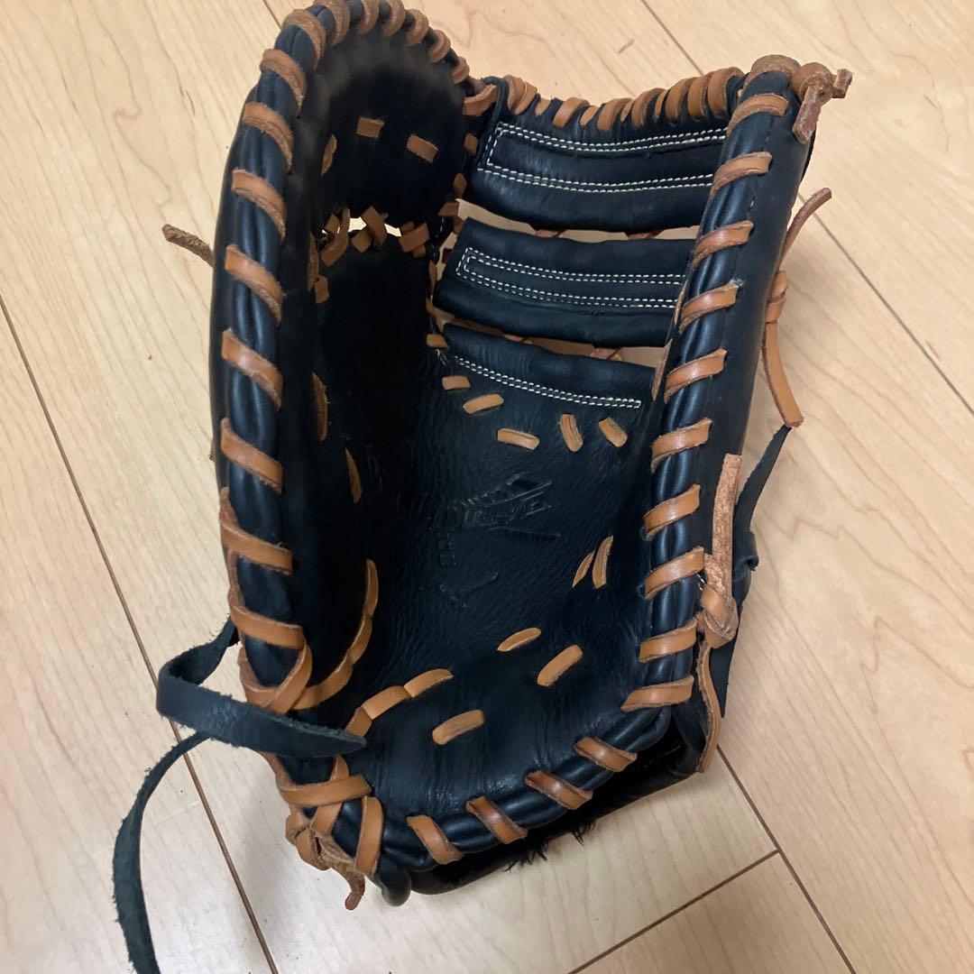 黒いレザー軟式用野球グローブ