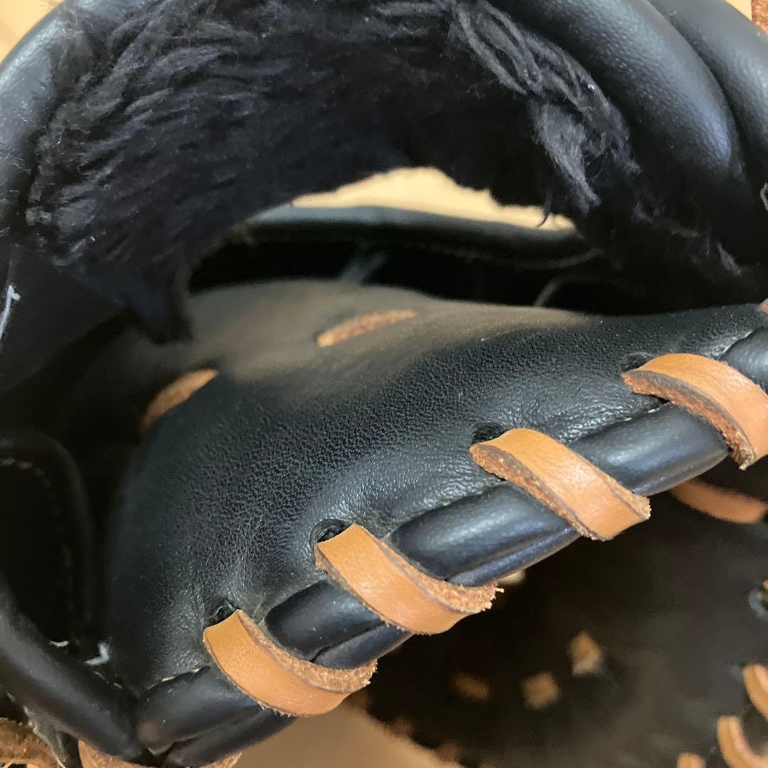 黒いレザー軟式用野球グローブ