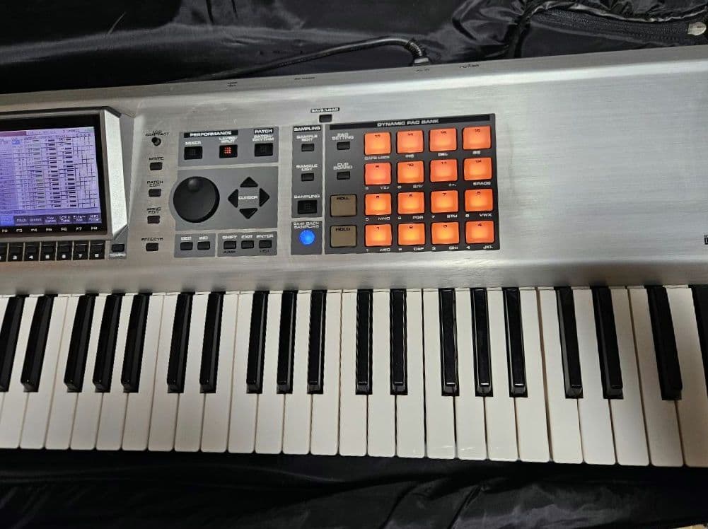 Y*A様 送料無料 ROLAND X7 シンセサイザー ファントム 76鍵