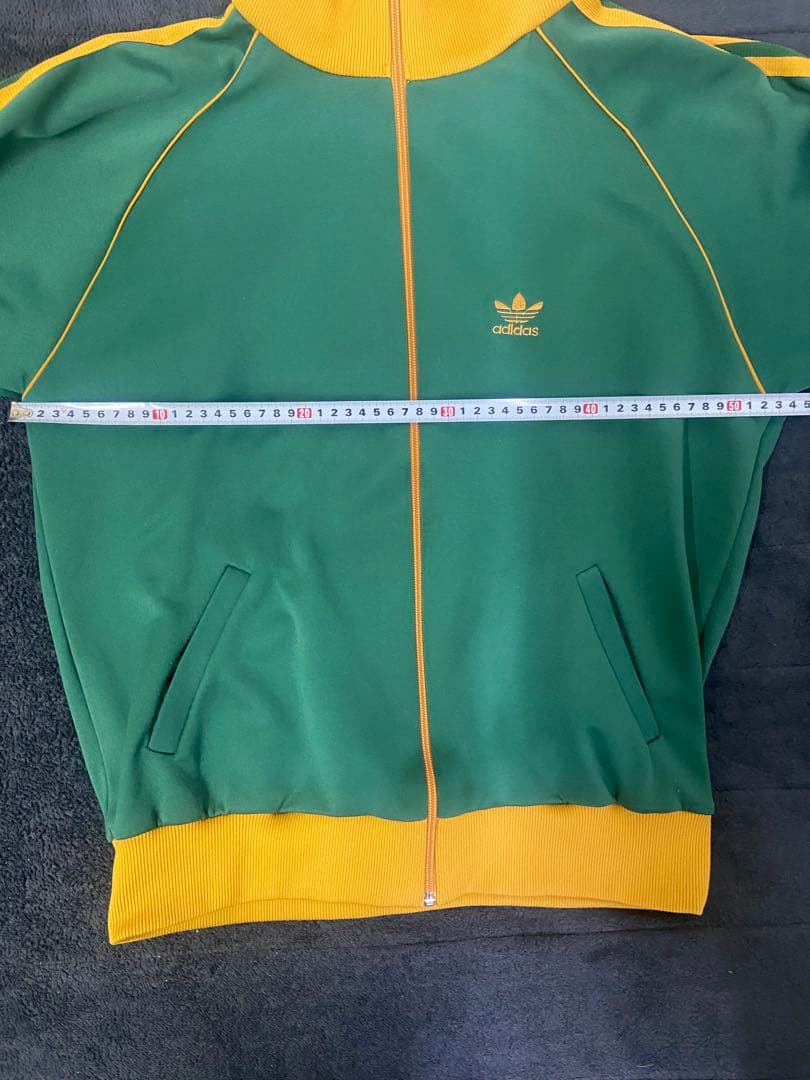 adidasデサント製トラックジャケット