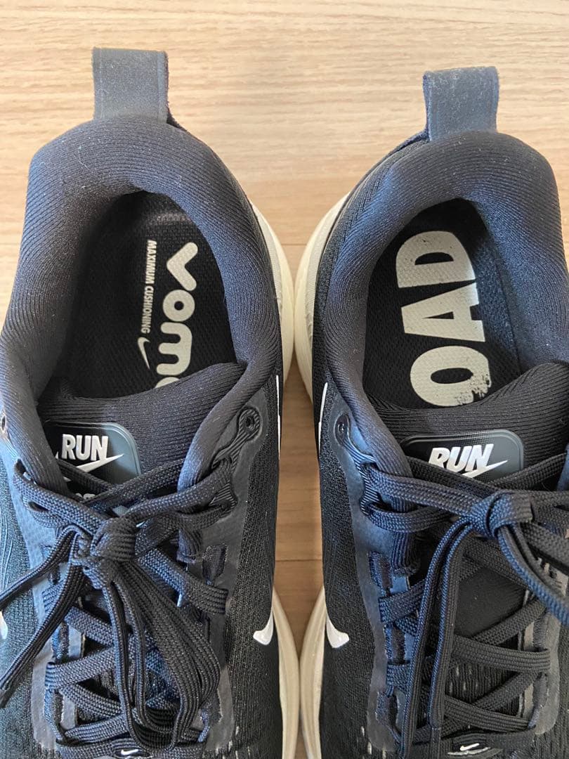 NIKE ナイキ VOMERO18 ボメロ18