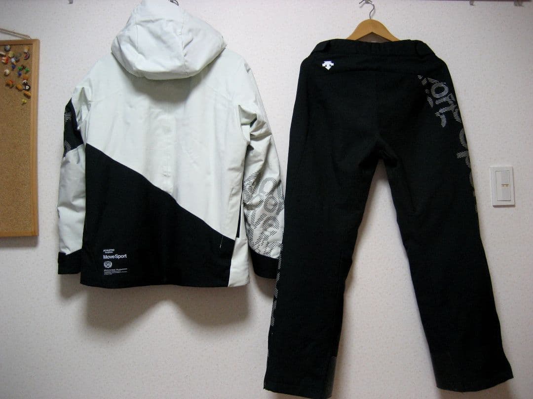 お値下依頼対応　美品 デサント SIO 高機能スキーウェア 上下Mサイズ セット