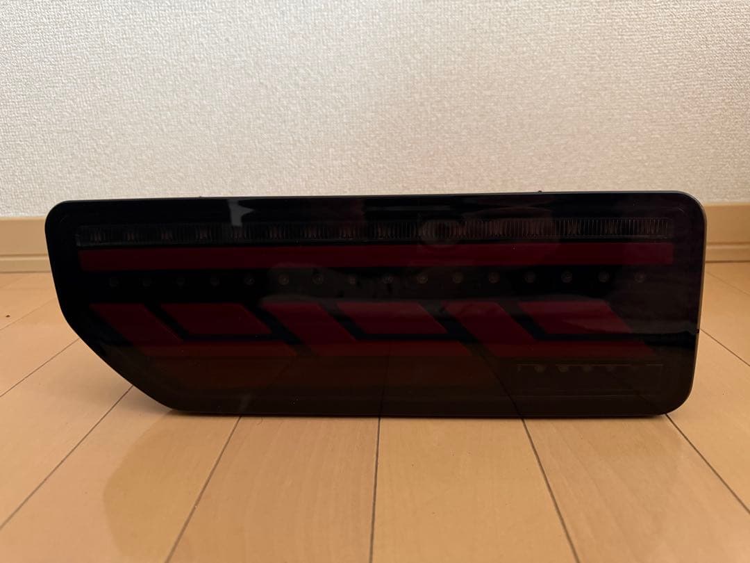 ジムニー　LEDテールランプ　スモークレッドバー