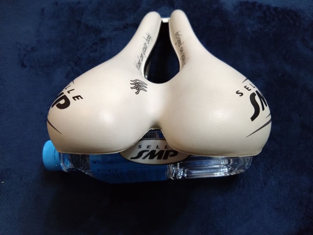 selle smp trk gel 　？　サドル　ホワイト　白