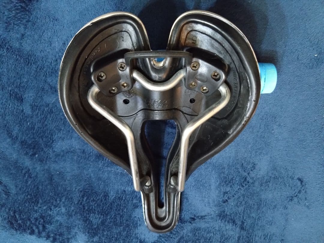 selle smp trk gel 　？　サドル　ホワイト　白