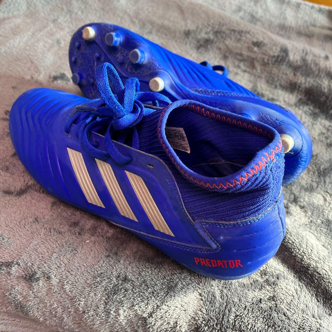 サッカースパイクシューズ　23.5㎝　adidas プレデター
