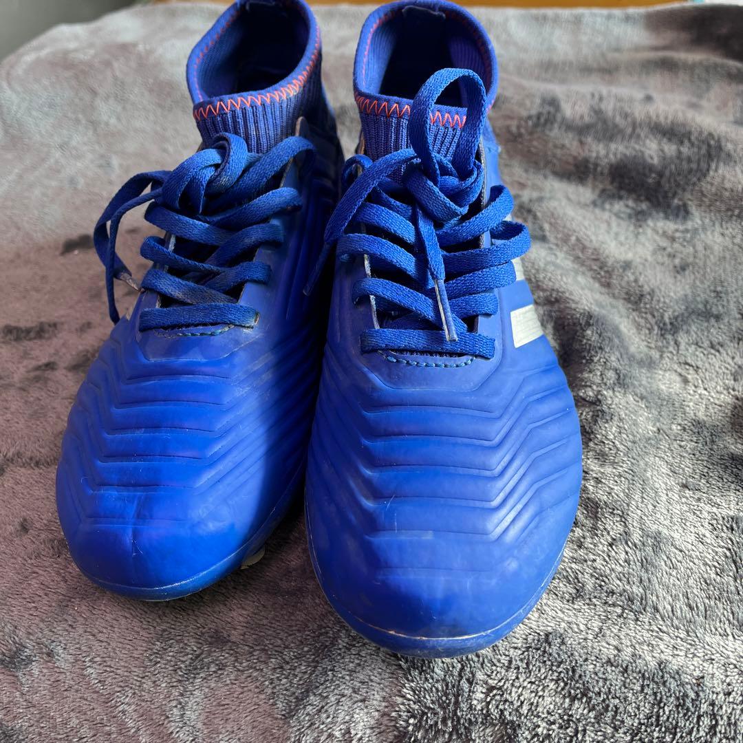 サッカースパイクシューズ　23.5㎝　adidas プレデター
