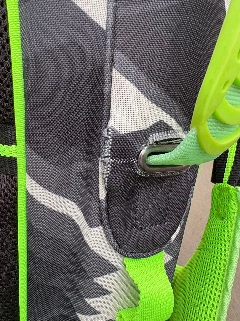 Nike 軽量キャディバッグ 迷彩　自立スタンド　フード付き