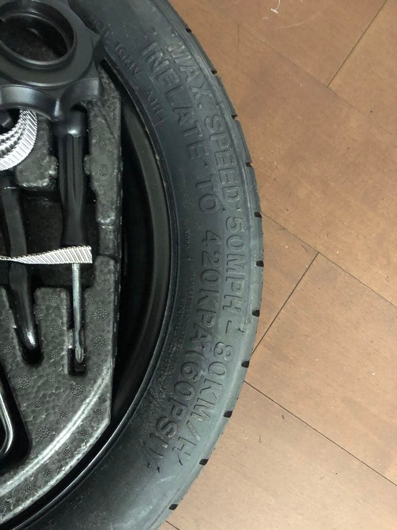 アウディA3用 スペアタイヤ T125/70R16 付属品付き