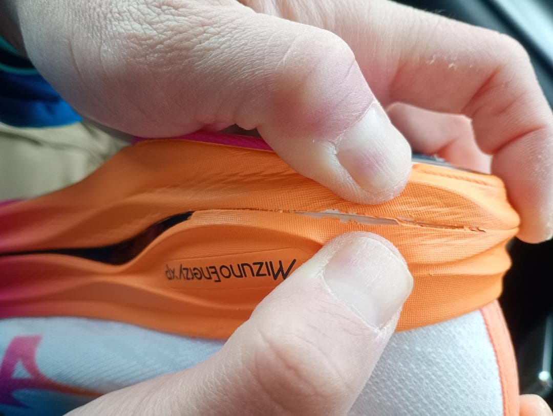 ミズノ　ウェーブリベリオンフラッシュ３　訳アリ　MIZUNO　26.0