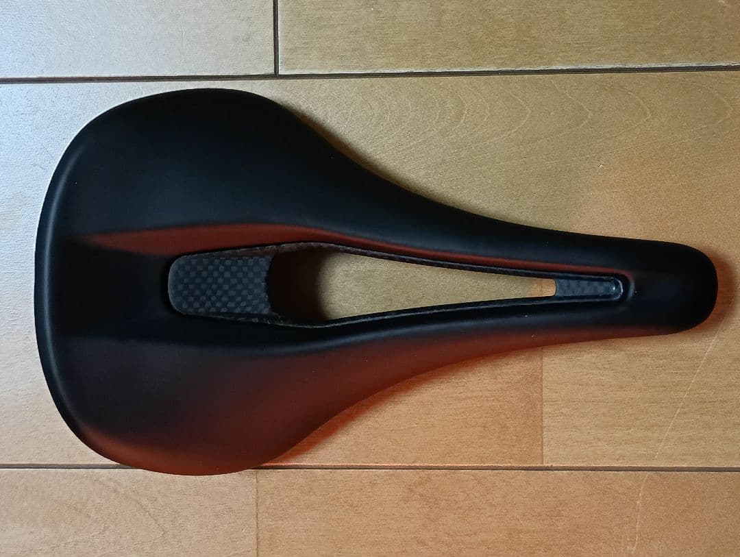 TNI Ergonox カーボンサドル　中古