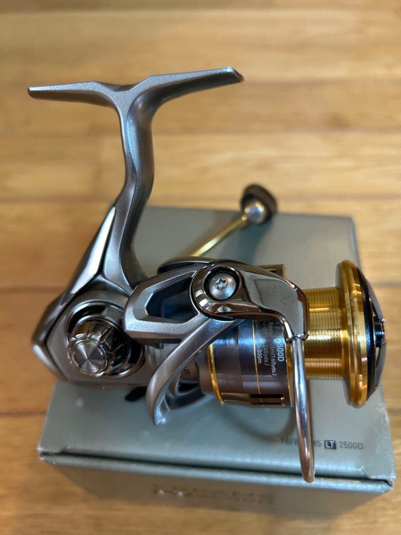☆DAIWA ☆美品FREAMS LT 2500 Dスピニングリール