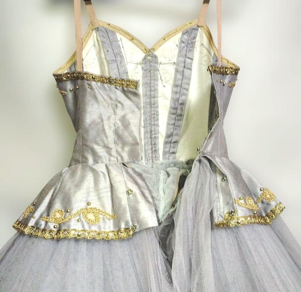 バレエ　クラシックチュチュ　冠、ネックレス、袖付　グレー 140cm