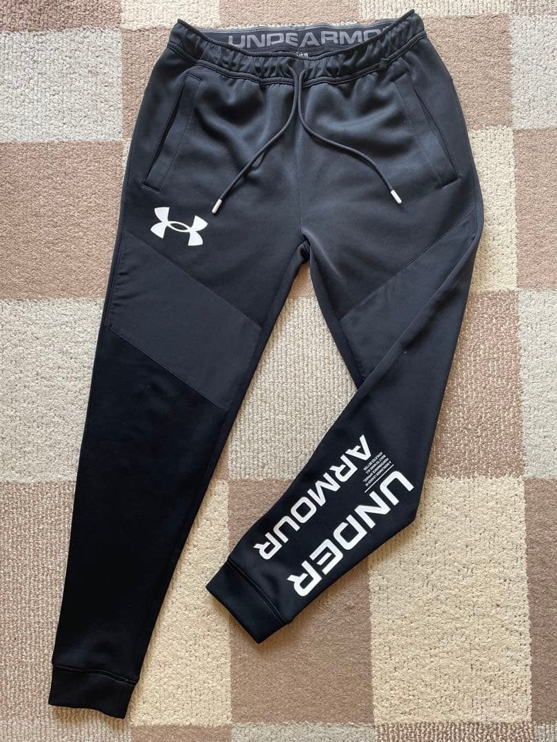 UNDER ARMOUR ブラックジャージ上下セット