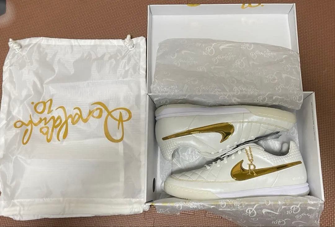 Ronaldinho × Nike Tiempo Legend