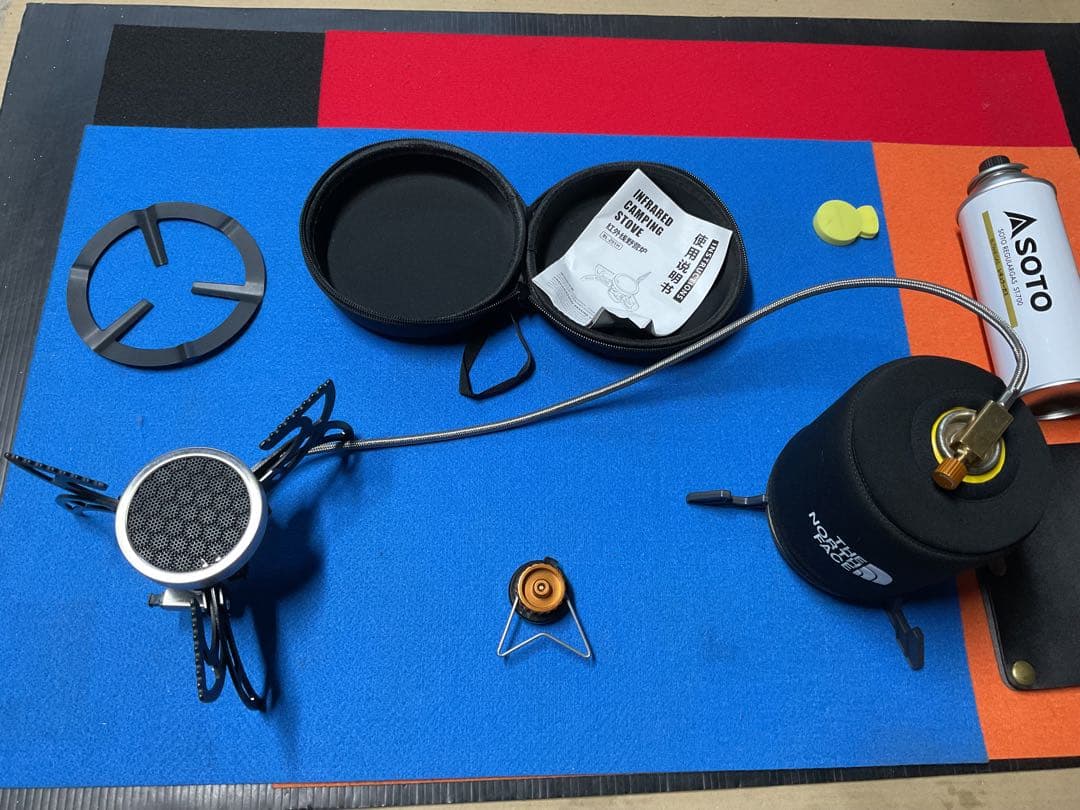 遠赤外線燃焼回転収納GASストーブ新品未使用・新品付属品多数付き