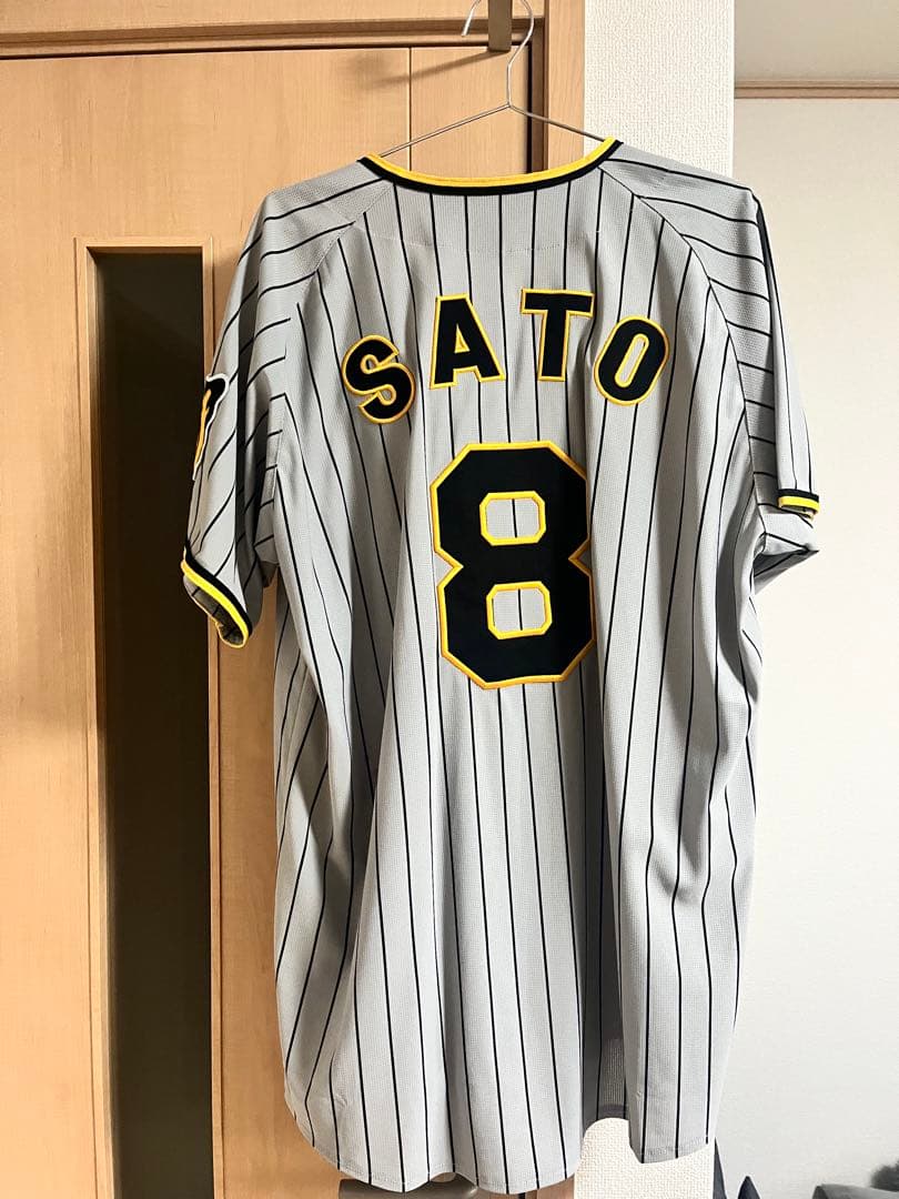 阪神タイガース 佐藤輝明8番 ユニフォーム ビジター　Oサイズ &応援タオル