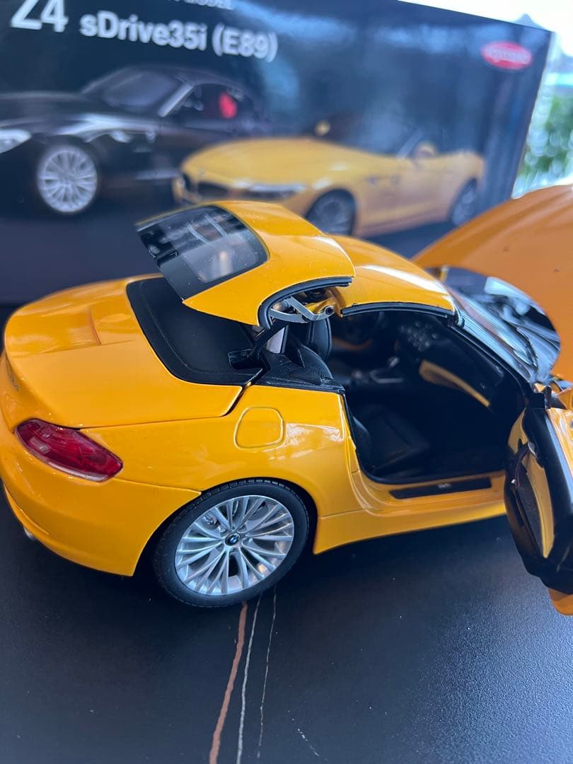 a*2様 京商　 Z4 sDrive35i (E89) ミニカー 1/18