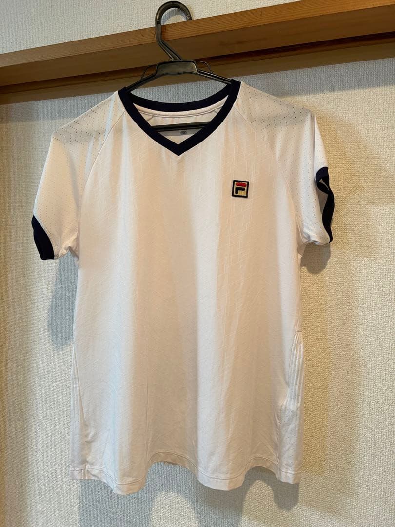 g*a様 FILA ホワイト Vネック スポーツウェアセット