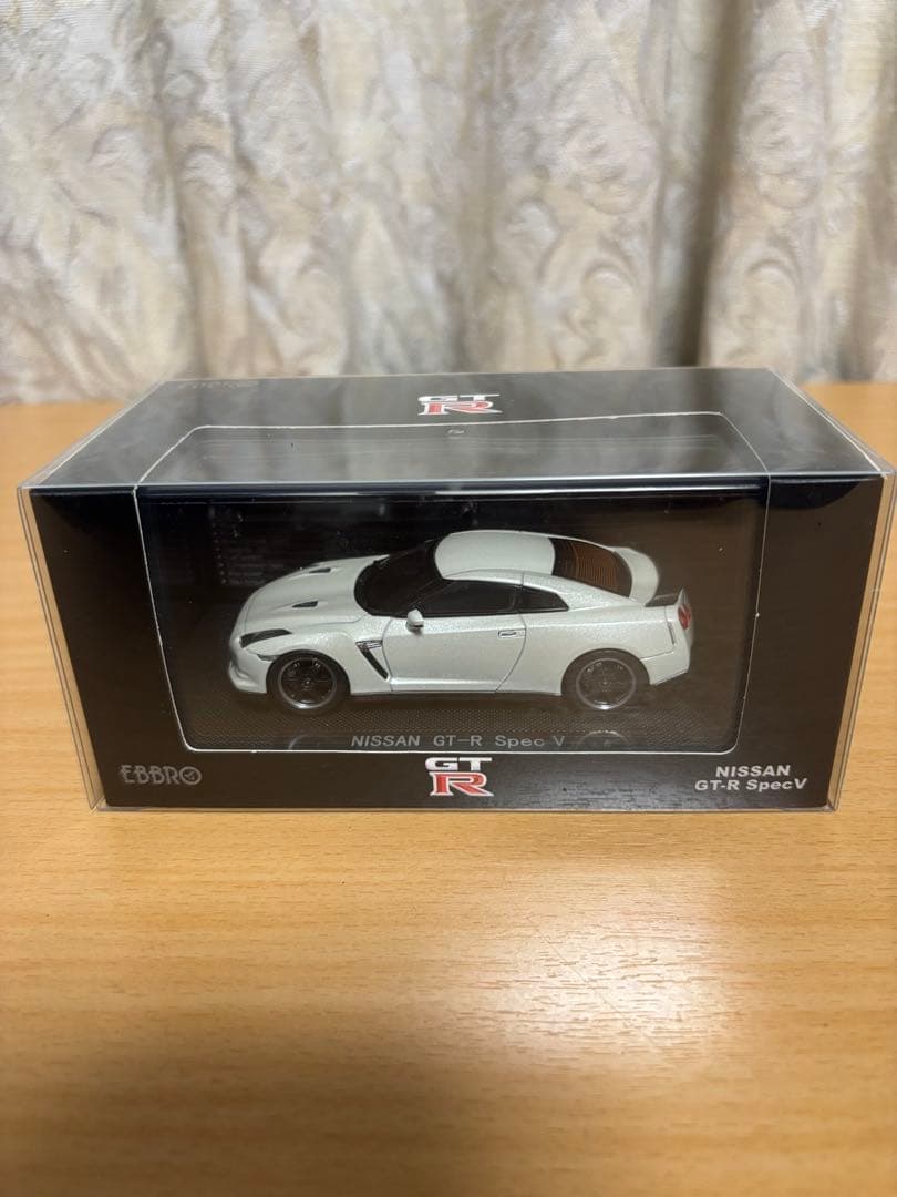 EBBROエブロNISSAN GT-R Spec V 1/43ミニカー白ホワイト