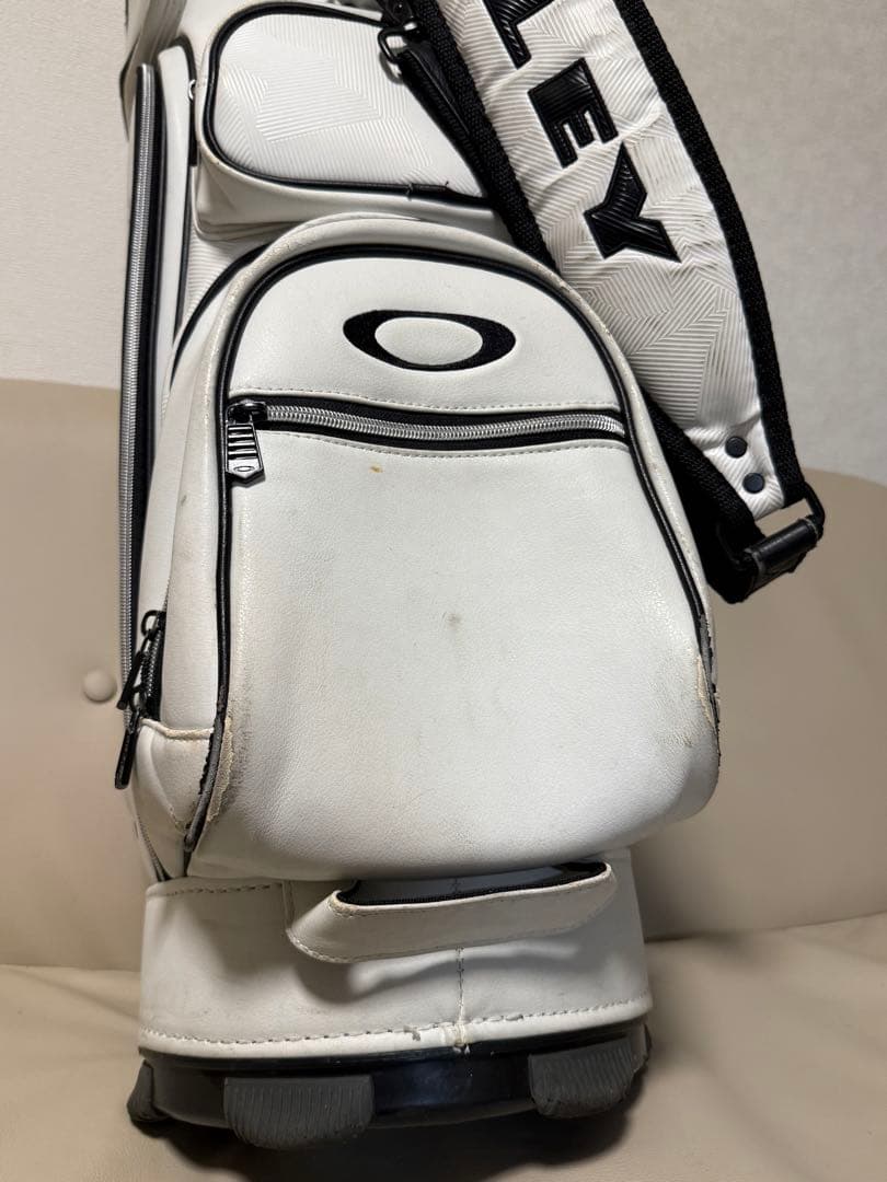 【送料込み】大人気完売品　オークリー　スカル　キャディバッグ ゴルフバッグ