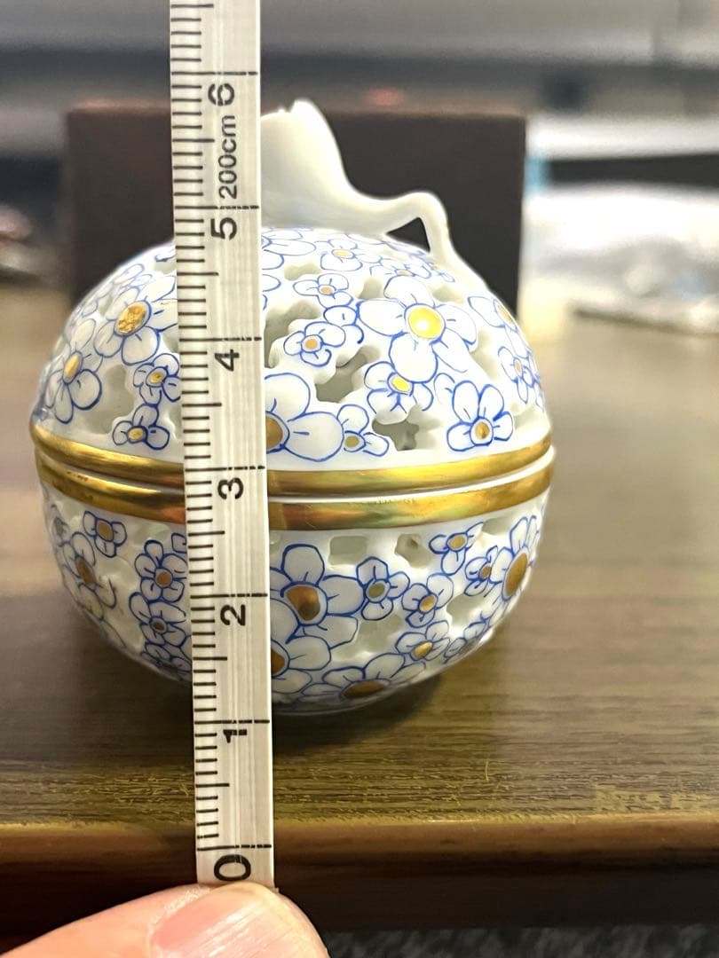 ヘレンド 透かしボンボン 小物入れ ボンボ二工ール