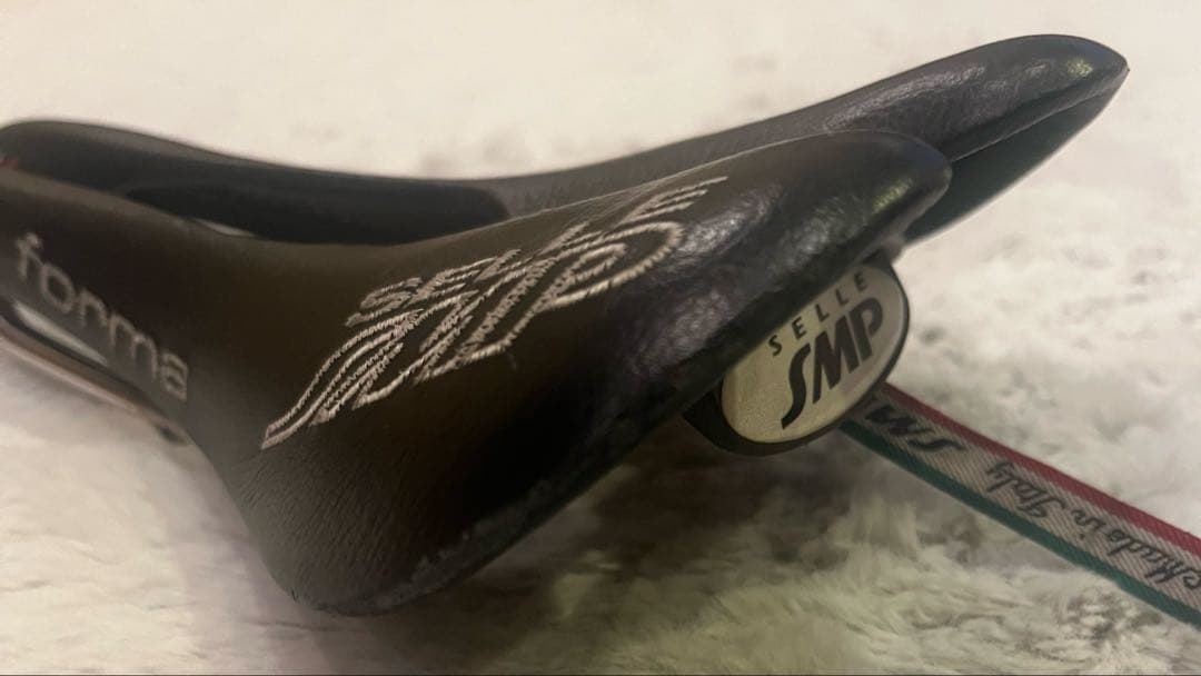 Selle SMP Forma サドル
