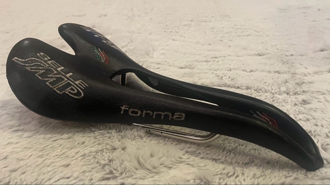 Selle SMP Forma サドル