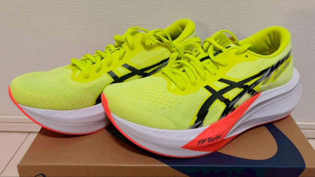 新品　アシックス　マジックスピード4　ランニングシューズ　24cm　イエロー