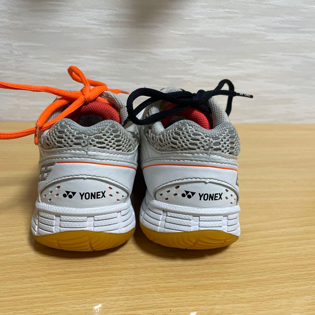 YONEX バドミントンシューズ ホワイト/オレンジ/ブラック　ジュニア21㎝