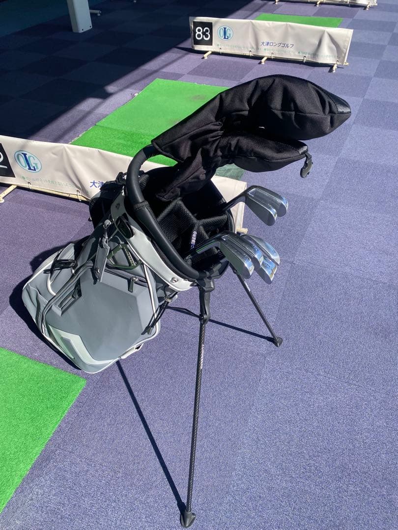 美品❗️ Ｊ.LINDEBERG キャディバッグ　スタンドバッグ　グレー