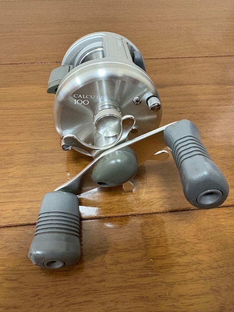 SHIMANO カルカッタ100シルバー